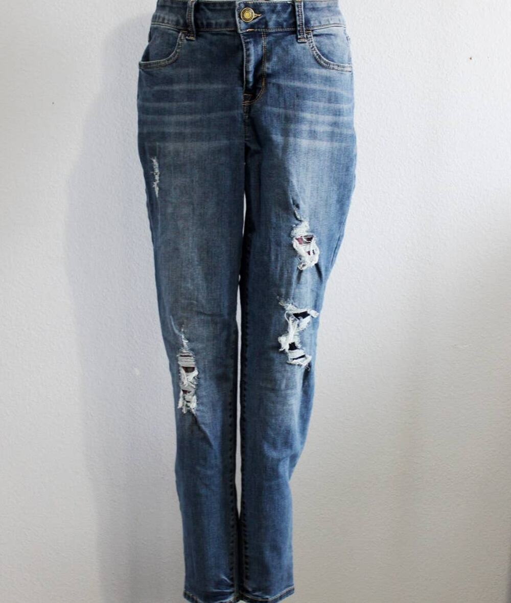 Maurices Mid Rise Jeans Ripped Jegging Size M Distressed.